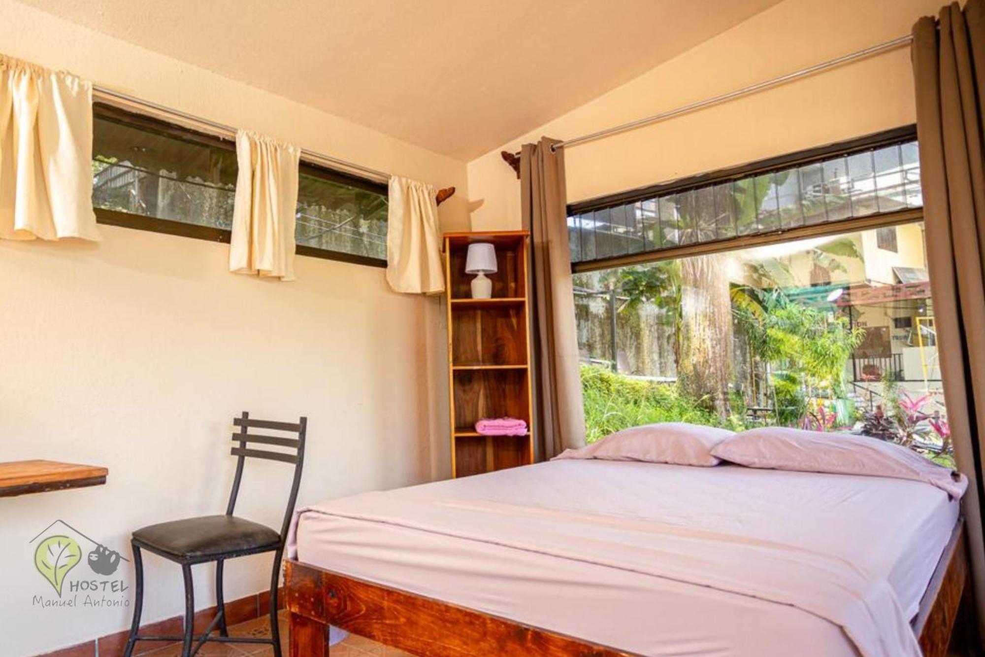 Manuel Antonio Hostel Exterior photo