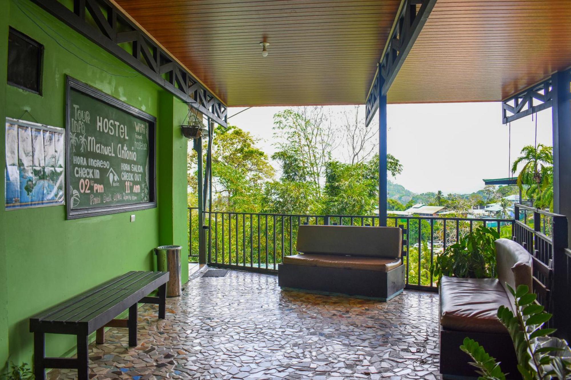 Manuel Antonio Hostel Exterior photo