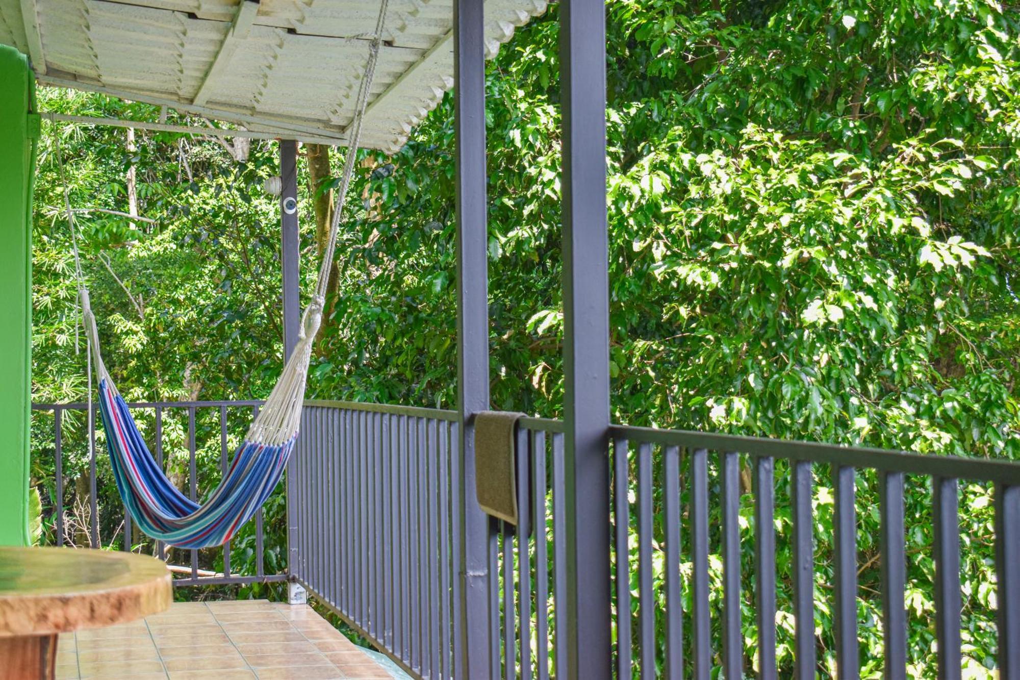 Manuel Antonio Hostel Exterior photo