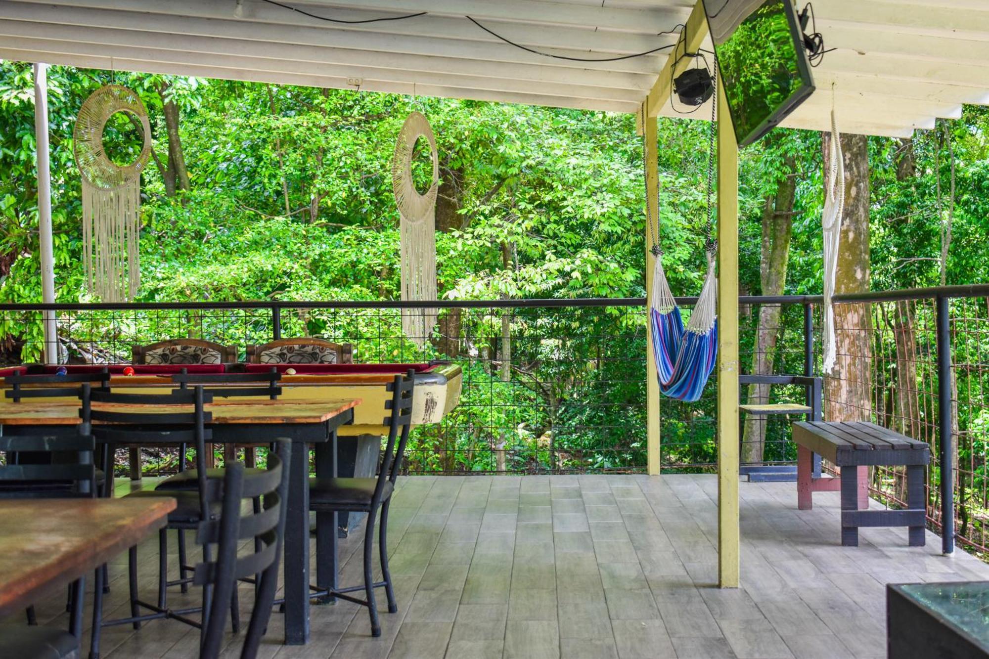 Manuel Antonio Hostel Exterior photo