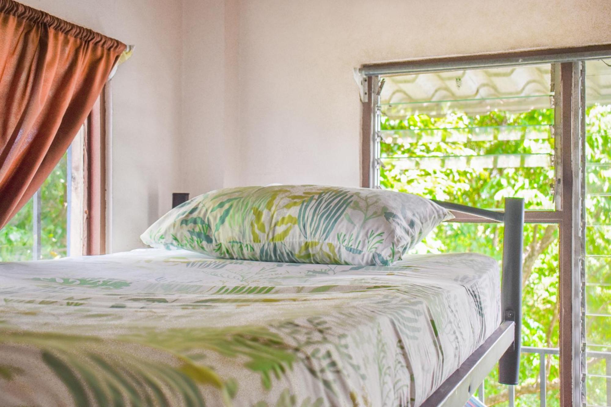 Manuel Antonio Hostel Exterior photo