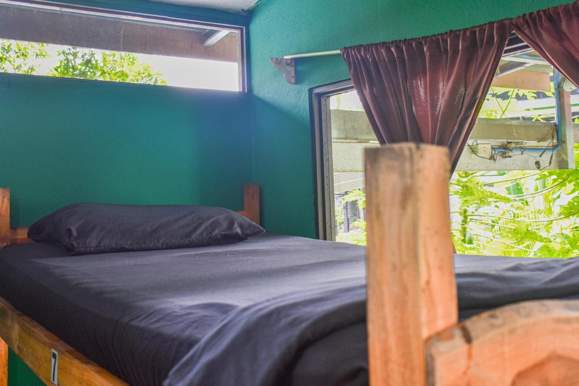Manuel Antonio Hostel Exterior photo