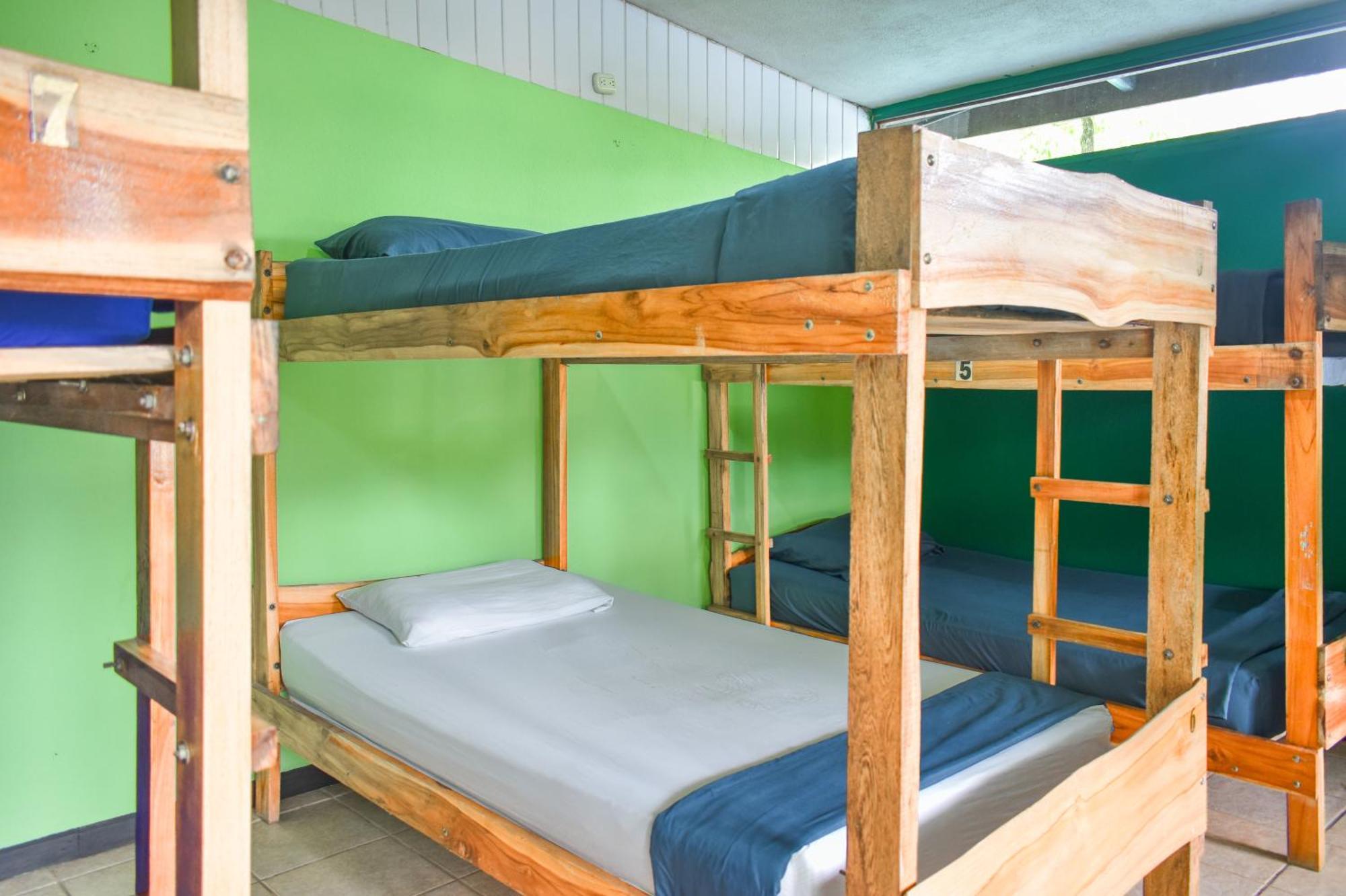 Manuel Antonio Hostel Exterior photo
