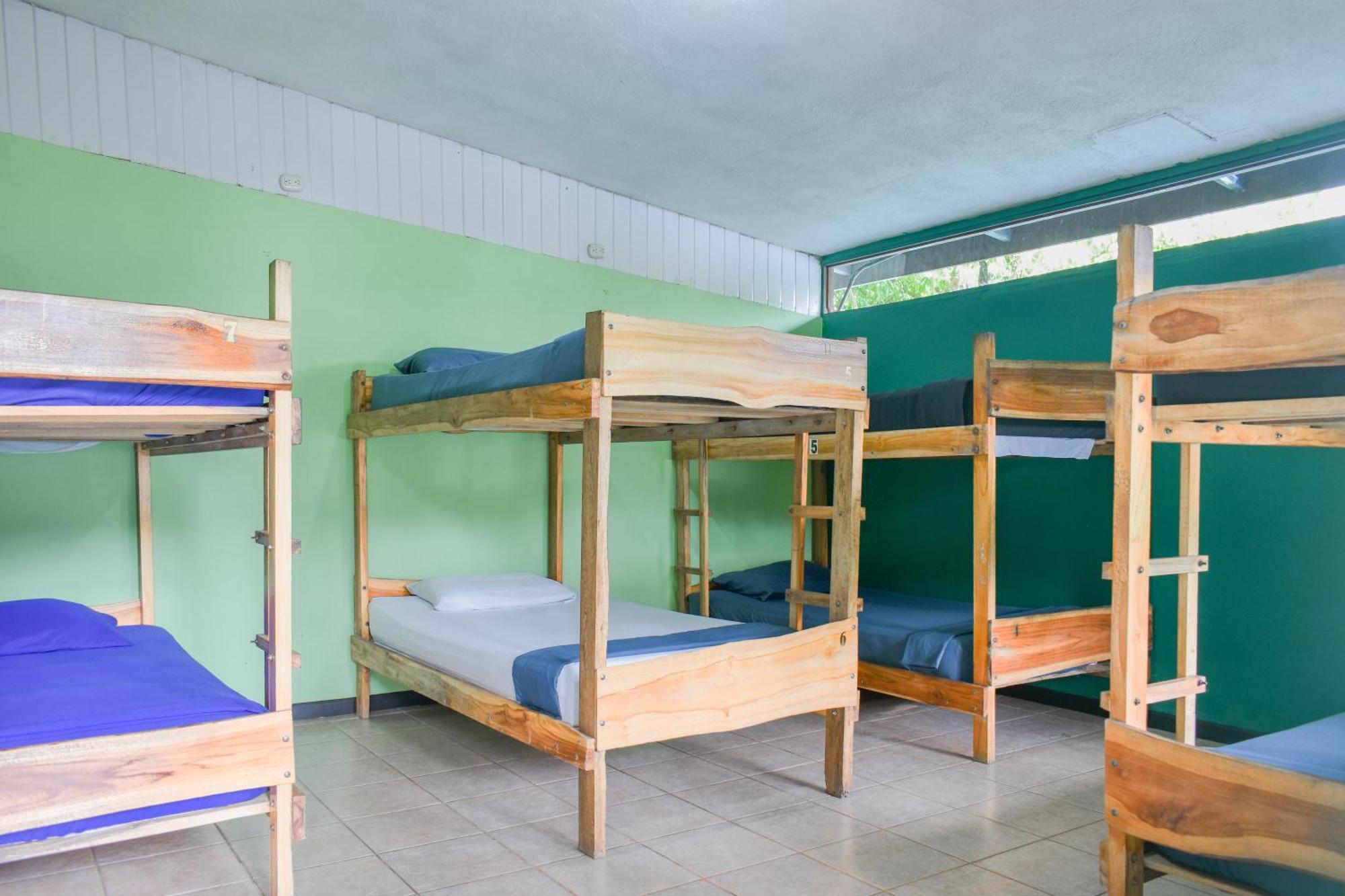 Manuel Antonio Hostel Exterior photo